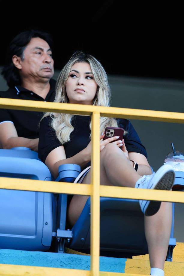 Derroche de belleza en el Estadio Morazán para el clásico entre Real España y Olimpia. 