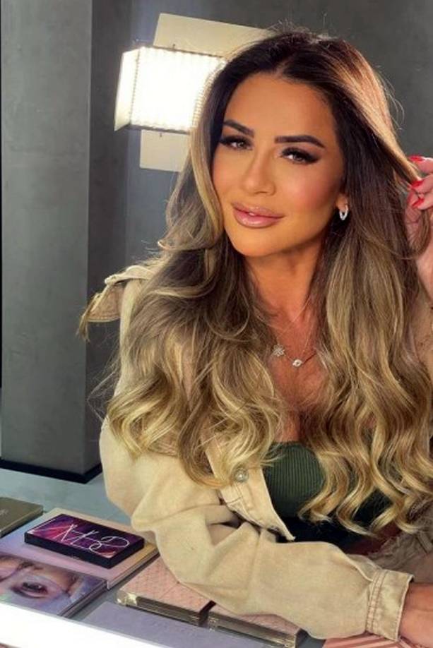 Originaria de Santa Catarina, Mariane Bernardi también fue vista con el padre del jugador en la final de la Copa de Francia, en julio de 2021. Sin embargo, desde su matrimonio con Nadine Gonçalves, la madre de Neymar, ‘NeyPai’ nunca retomó un romance públicamente .