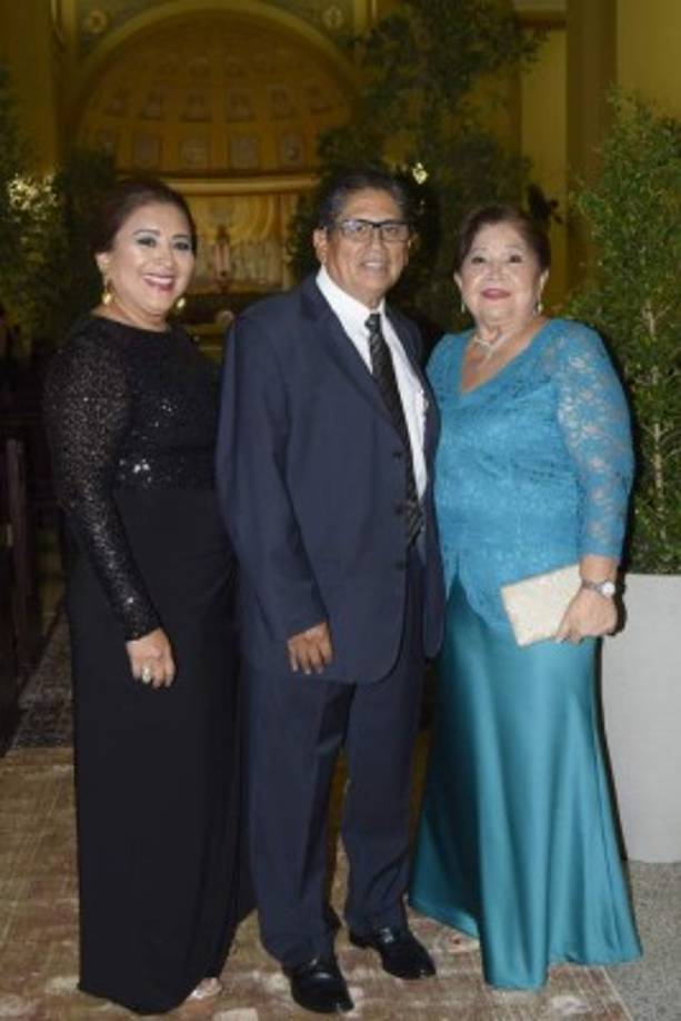 Mirna, Vicente y Paquita Carrión.