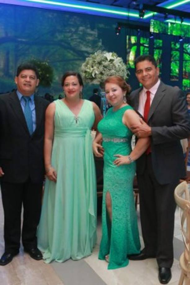 Carlos, Aurora, Yamileth y Gustavo Guardado.