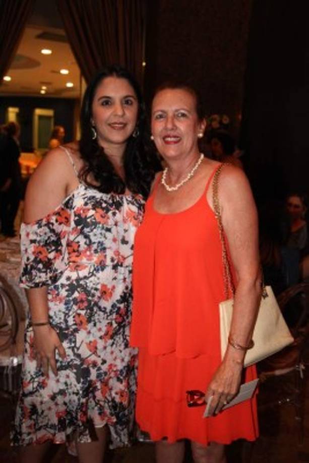 Laura Pellman y Jo Anne Callis.