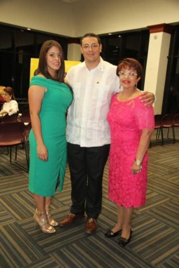 Alexandra, Juan Francisco y Santa Euceda.