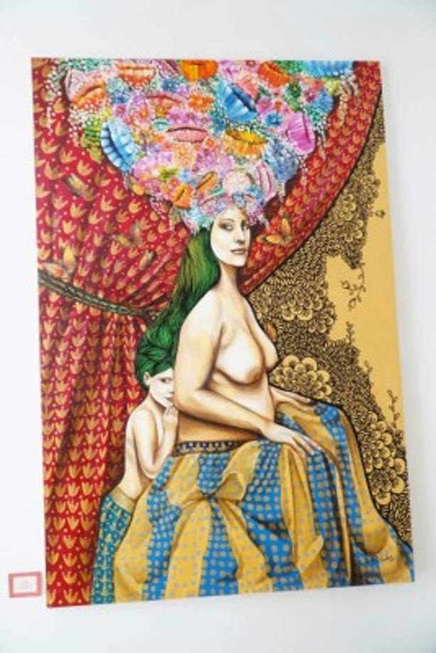 Colección con sello de mujer 'Se vino la felicidad'.