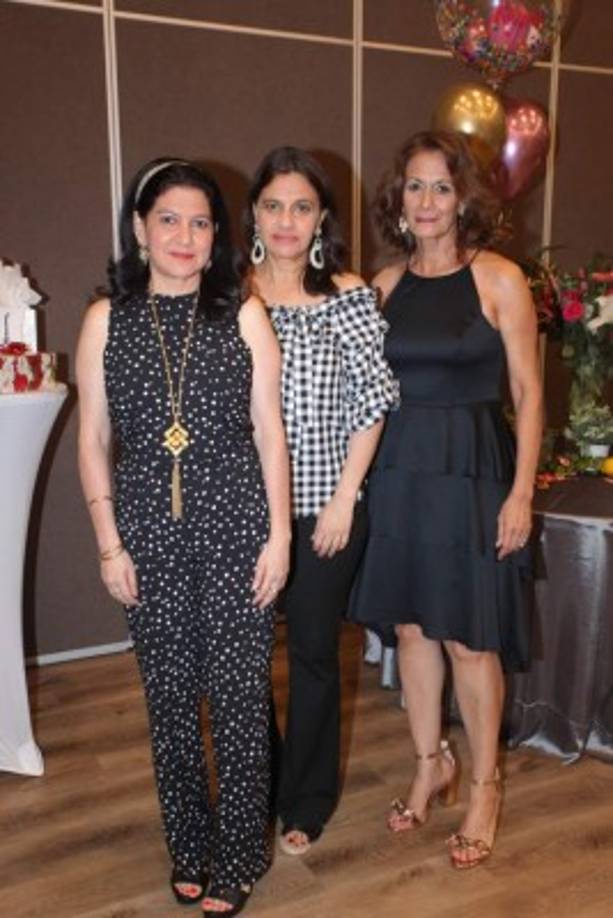Jackie y Norma Khoury con Lucy Ibrahim.