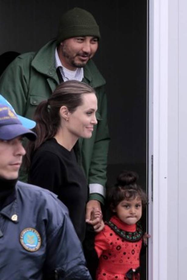 Esta fue la imagen que se tomó la actriz en el mes de marzo cuando visitó a unos refugiados en un campamento de Líbano.