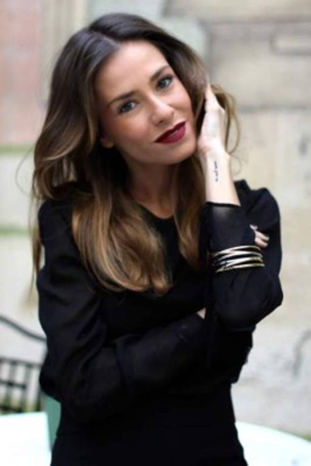 Y una relación que se dio a conocer hace unas horas, esta hermosa chica española Marta Carriedo ha sido conquistada por el mexicano Jonathan Dos Santos.