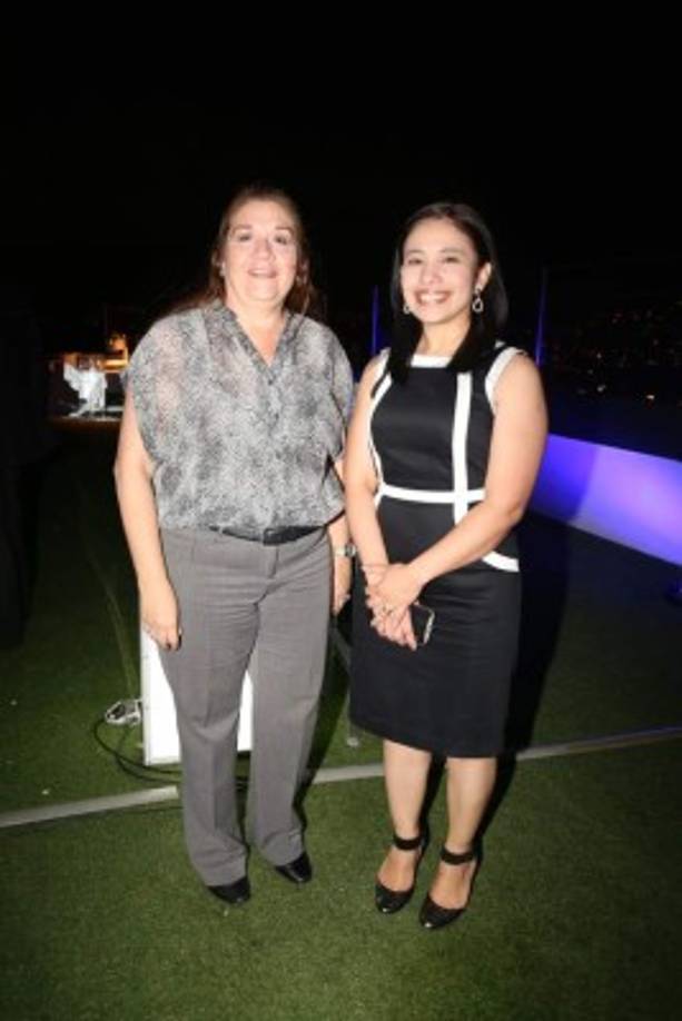 Ileana López y Glenda Estrada.