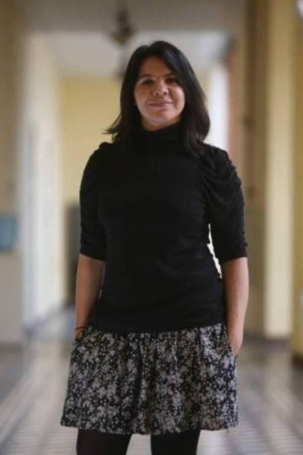 Dina Lagos - Artista visual y pasante de la carrera de Antropología Social. Egresada de la Escuela Nacional de Bellas Artes. Individualmente ha presentado su trabajo en el Centro de Artes Visuales Contemporáneo, Mujeres en las Artes (CAVC-MUA) y en la Escuela Agrícola Panamericana, Zamorano. Ha participado en diferentes exposiciones colectivas nacionales, así como en Centroamérica; ha sido seleccionada en dos ediciones de la Antología de la Artes Plásticas y Visuales de Honduras y en 2008 para la Bienal de Artes Visuales del Istmo Centroamericano.