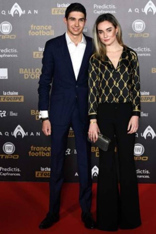 El piloto francés de Fórmula 1, Esteban Ocon, junto a su novia Alice Brasseur.