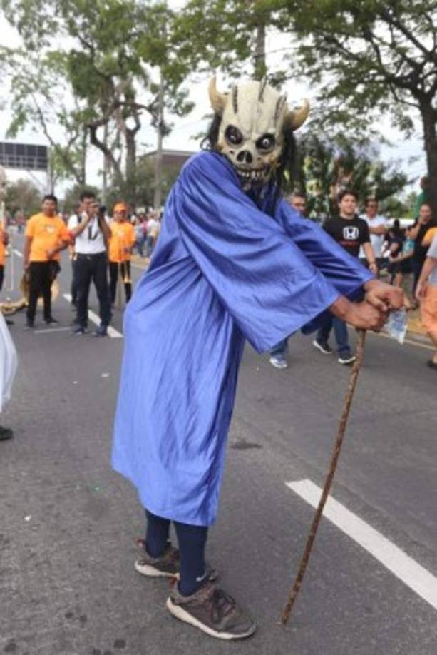 Varias personas se disfrazaron para dar otro toque al evento.
