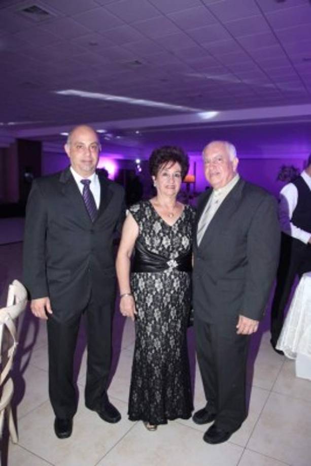 Henry, Mary y Pedro Kury.