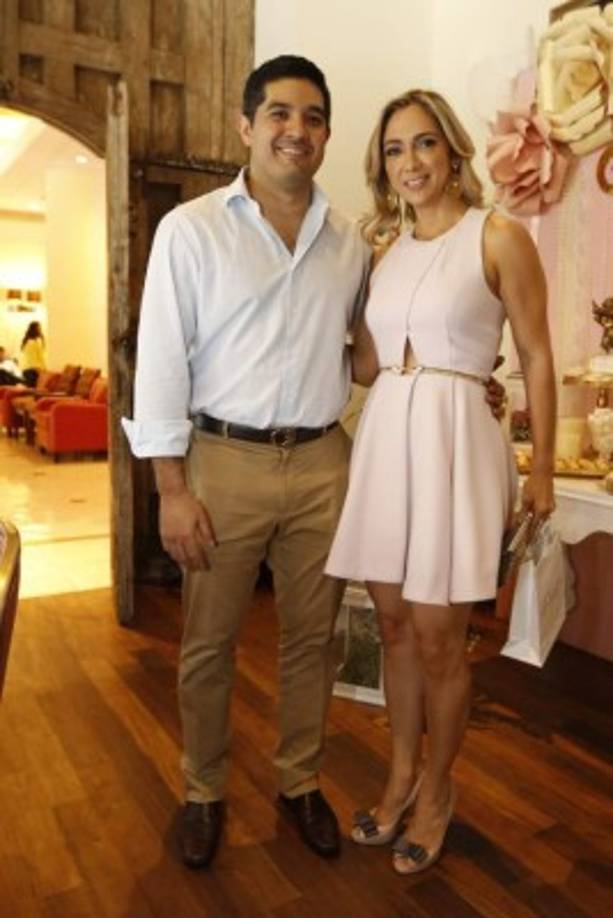 Víctor y Genevieve Aparicio.