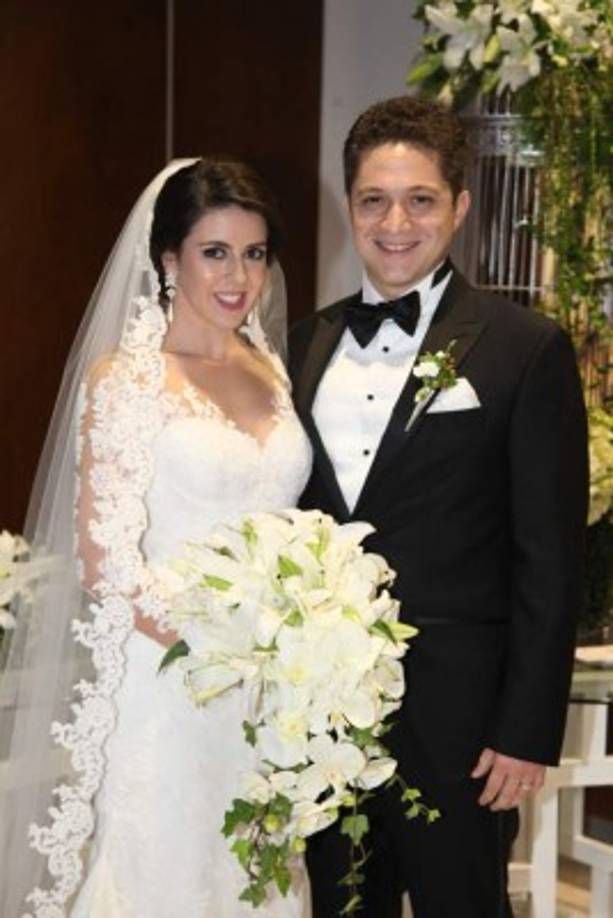 Marian & Arnold <br/>Otra de las regias bodas sampedranas fue el enlace Bueso Ramírez. Emotivos discursos destacaron en la recepción primaveral.