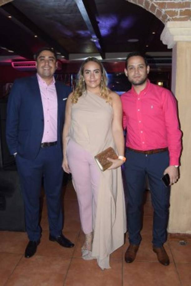 José José Montenegro, Ángella Andonie y Kervin García.