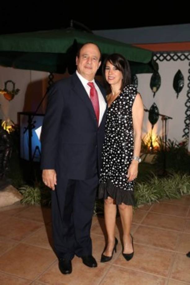 José y Dina Mena.