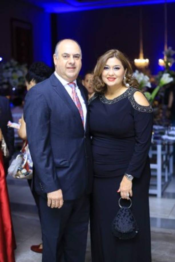 Constantino y Gina Larach.