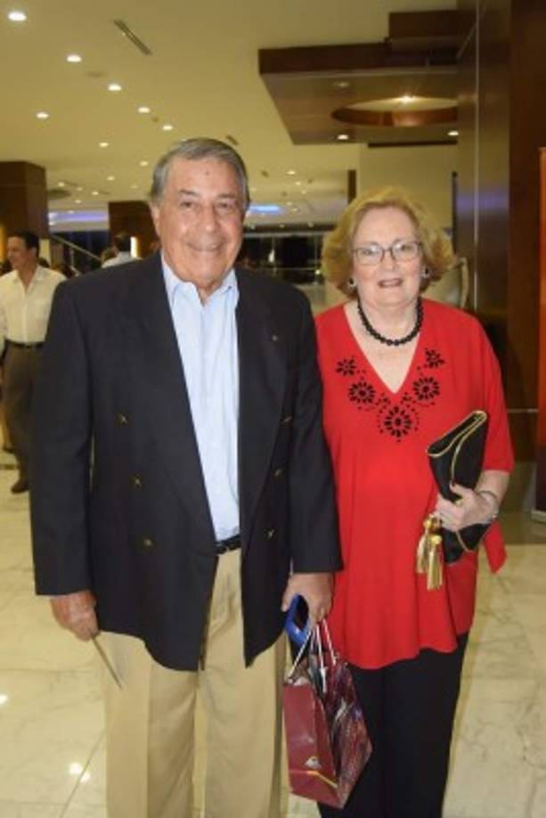 Johnny y Betty Marinakis.