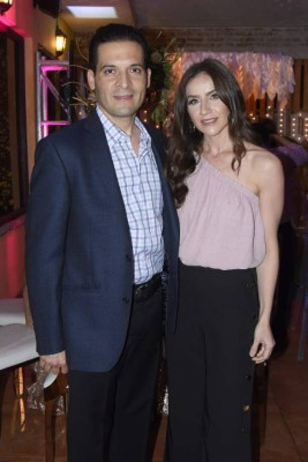 Carlos Elías y Ericka Handal.