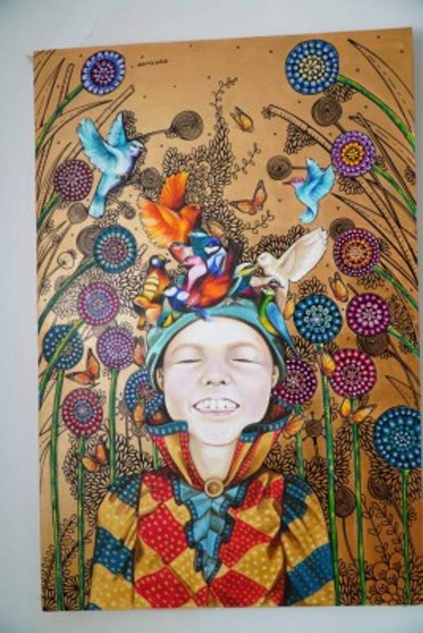 Colección con sello de mujer 'Se vino la felicidad'.