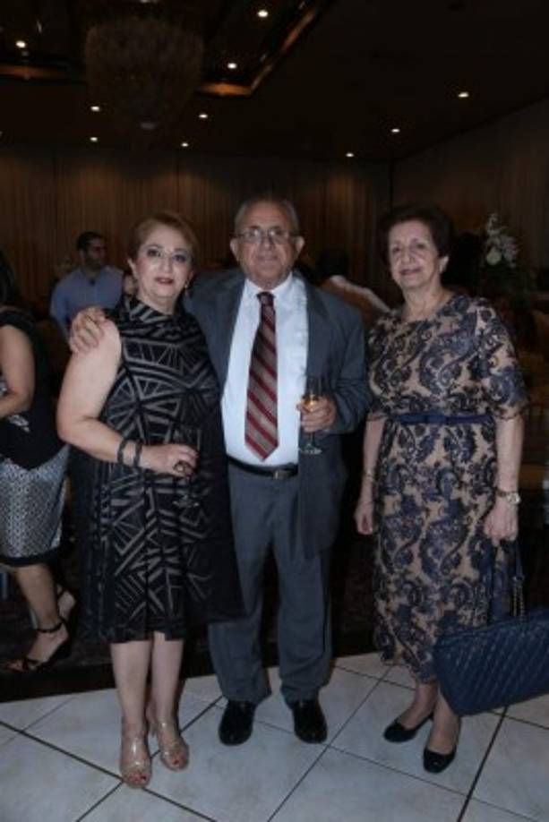 Yolanda y Munir Ganineh con Georgette Sikaffy.