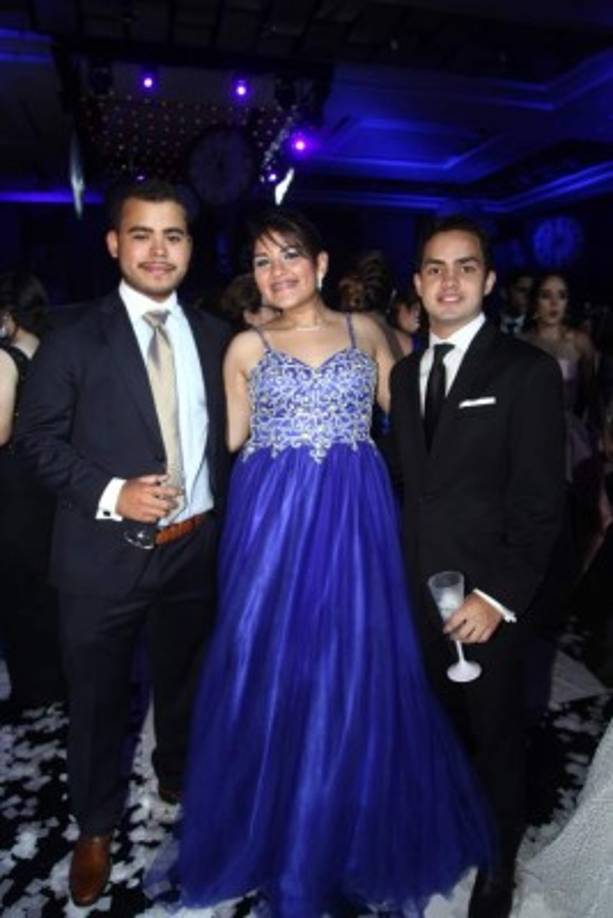 Marco Pineda, Hellen Reyes y Roberto Oviedo.