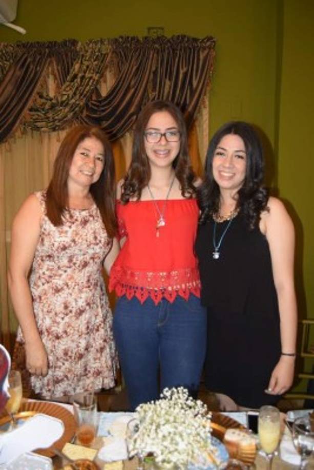 Isabel, Michelle y Polette Rivera.