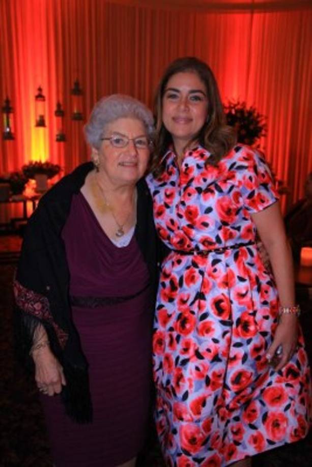 Marthita Larach y Ruth Marie Canahuati.