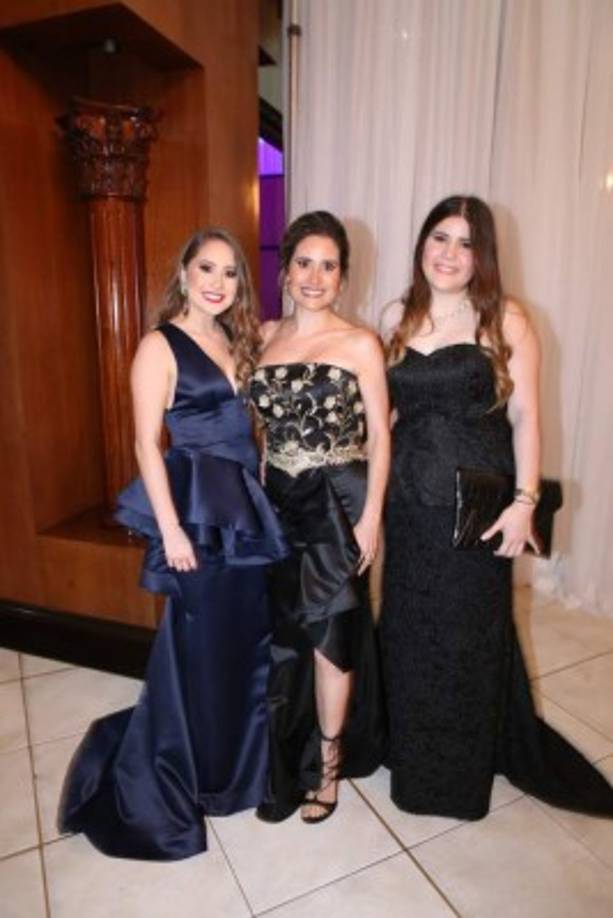 Isabella, Susana y Victoria Garza.