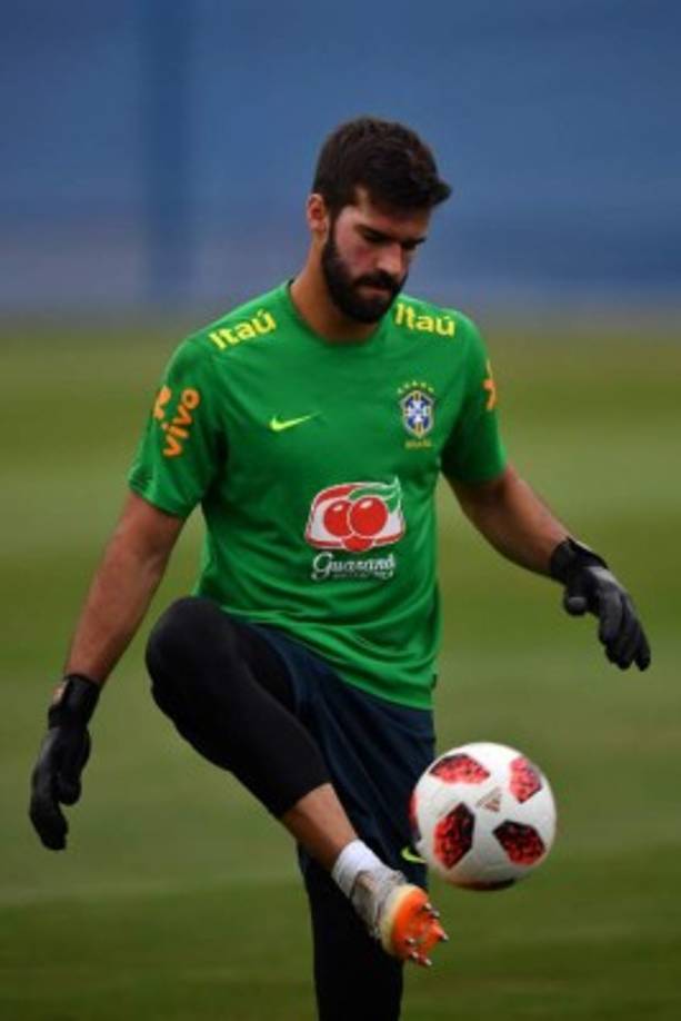 Alisson Becker seguirá en el arco.