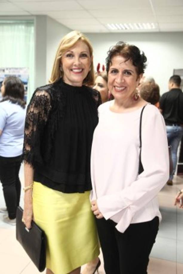 Zobeida Saybe y Carmen Larach.