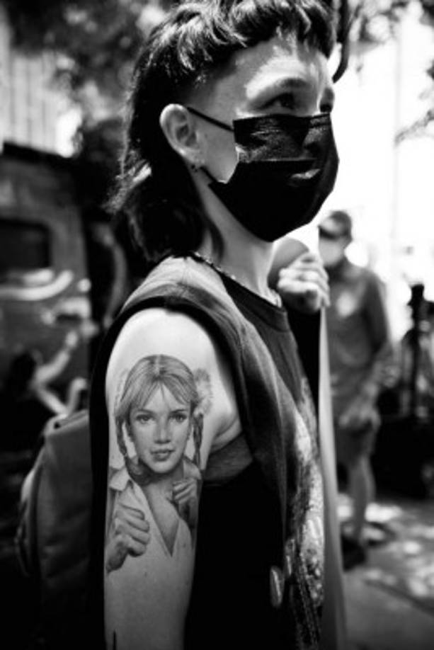 'Estoy enfadada e iré por ello', dijo la cantante, que incluso dijo al tribunal: Llegué a pensar que 'intentaban matarme'. 'Si el tribunal no ve esto como un abuso... no sé lo que es', dijo la cantante, al pedir una investigación contra su padre y sugiriendo incluso que podría querer una orden de restricción contra él.