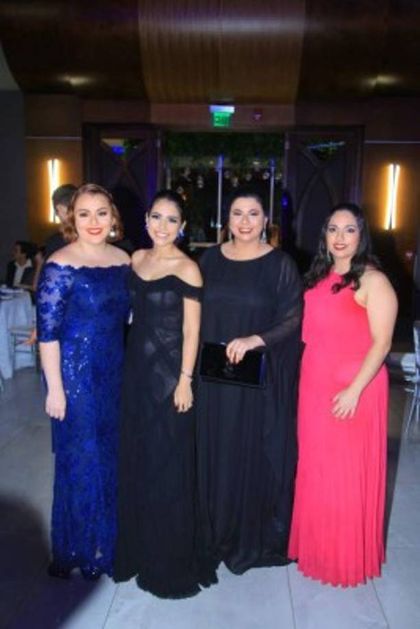 Angie Contreras, Frances Barahona, Rebeca Fortín y Ana Oviedo.