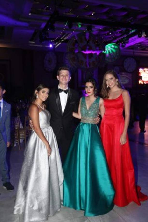 Alejandra Camacho, Ethan Carter, Claudia Bueso y Julie Pineda.
