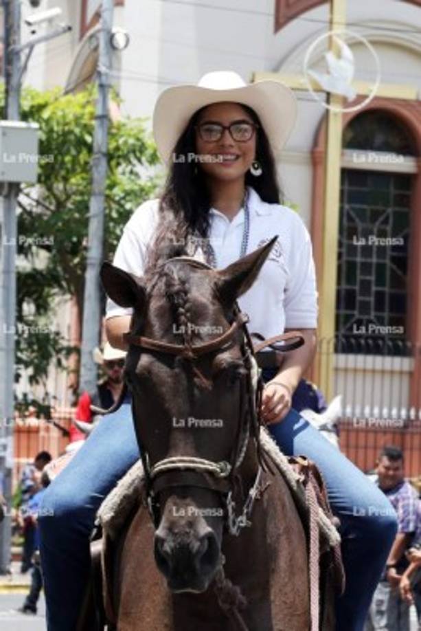 Esta amazona sonrió al momento de ser captada por las cámaras de LA PRENSA.