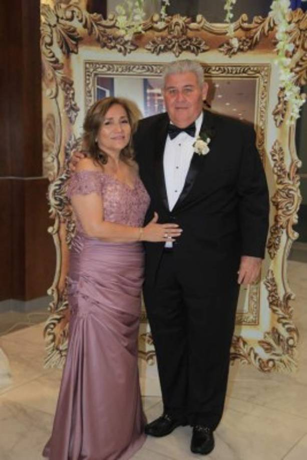 Isaura y Óscar López , padres del novio.