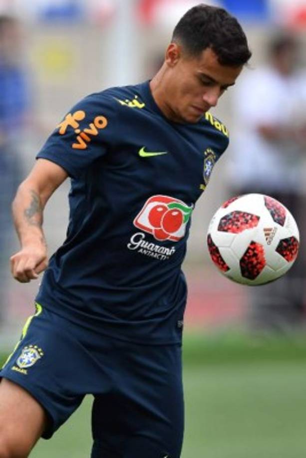 Coutinho se mantiene en el once.