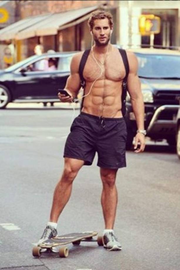 Ha desfilado en pasarelas a nivel mundial y ha sido imagen de firmas tan importantes como Dolce & Gabbana o Burberry.