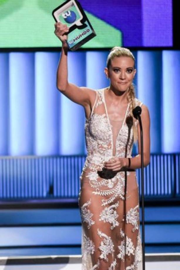 Fernanda Castillo recibió el premio de mejor protagonista de una serie.