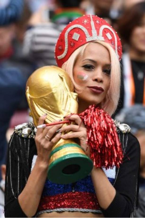Bellas mujeres engalanaron con su presencia el estadio Luzhniki de Moscú.