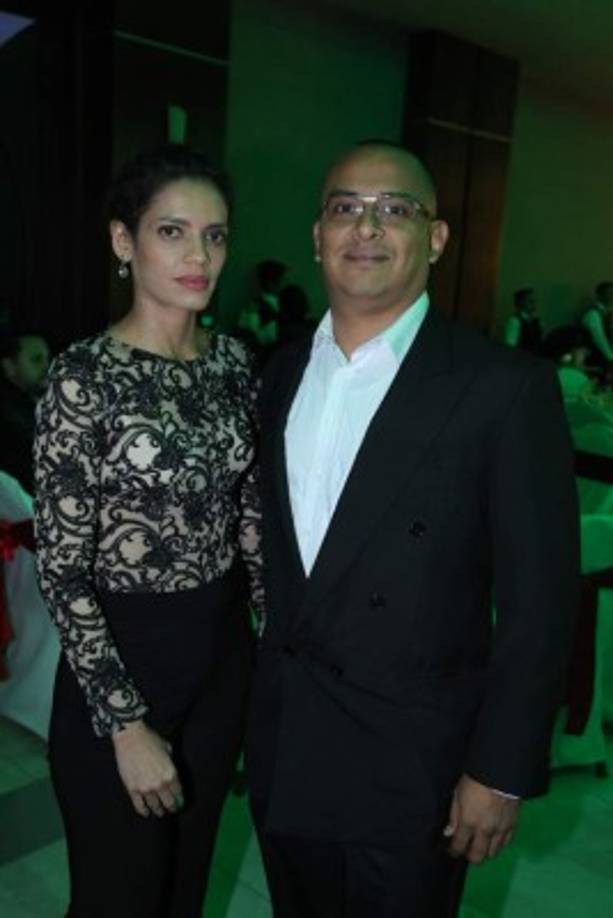 Victoria y Omar Oyuela.