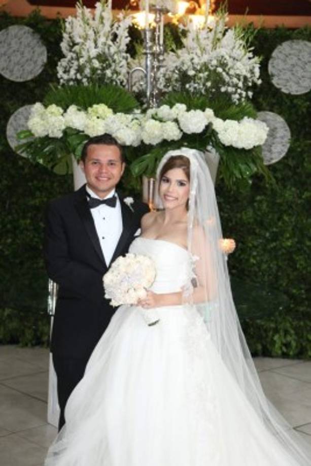 Andrea & Lucas <br/>Hermosa fue la celebración nupcial Moreno Peña. Los novios se casaron en medio de un ambiente primaveral y unos 200 invitados.