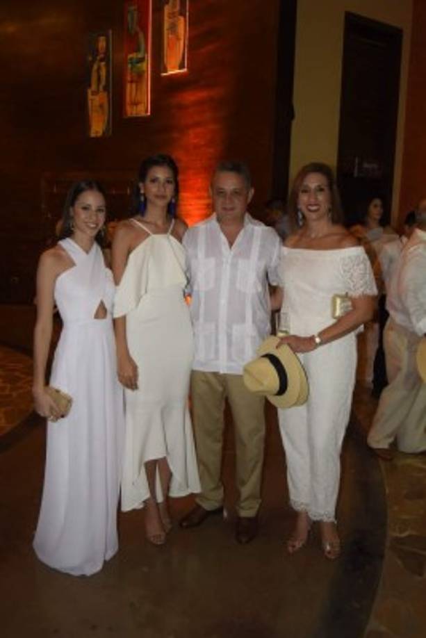 Eugenia, Adriana, Ricardo y Mayté Bendaña.