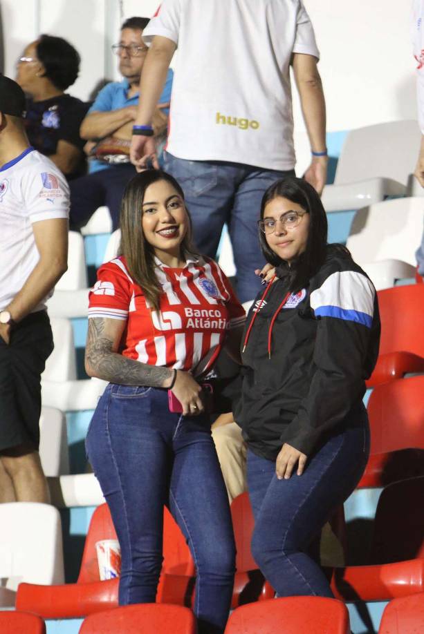 La belleza no puede faltar nunca en los estadios de la Liga Nacional de Honduras.