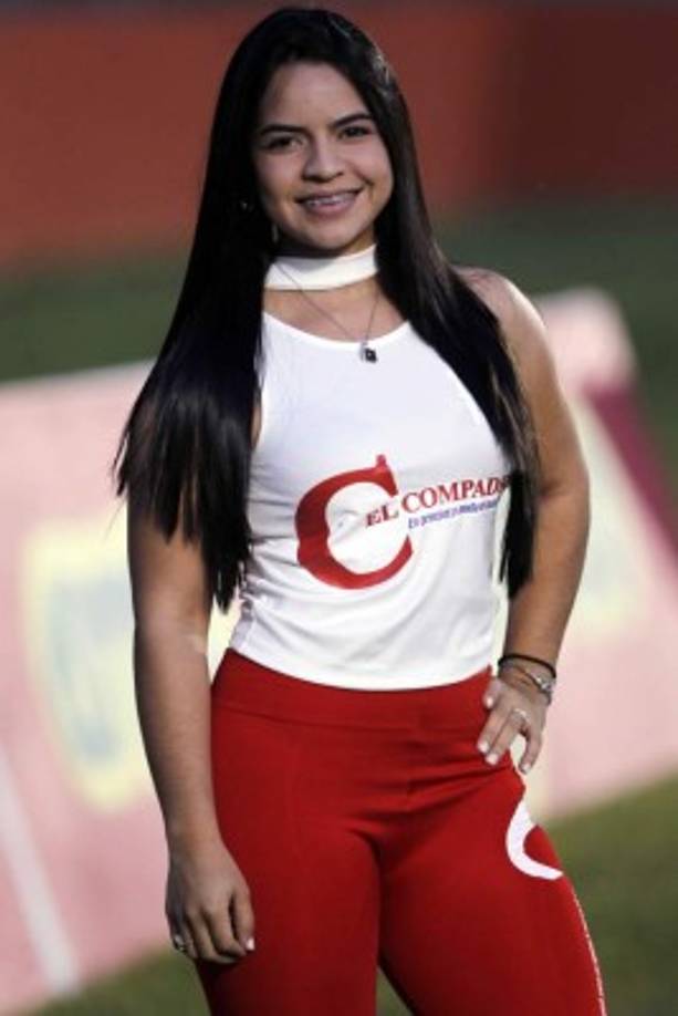 Otra hermosa edecán de tiendas El Compadre en El Progreso.