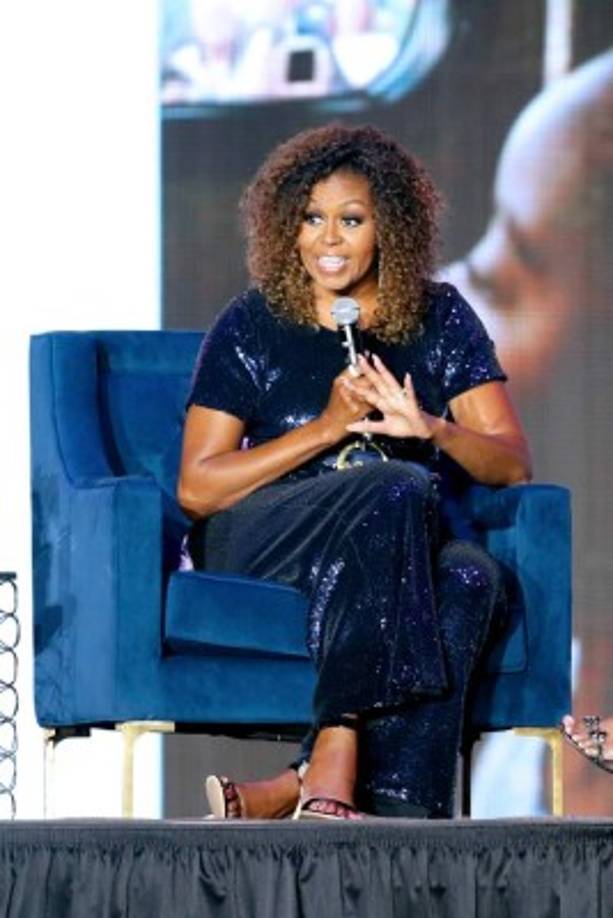 El cambio de look de la ex primera dama fue interpretado como un acto de 'liberación' por sus seguidores que aplaudieron que luciera su cabello con sus rizos naturales.