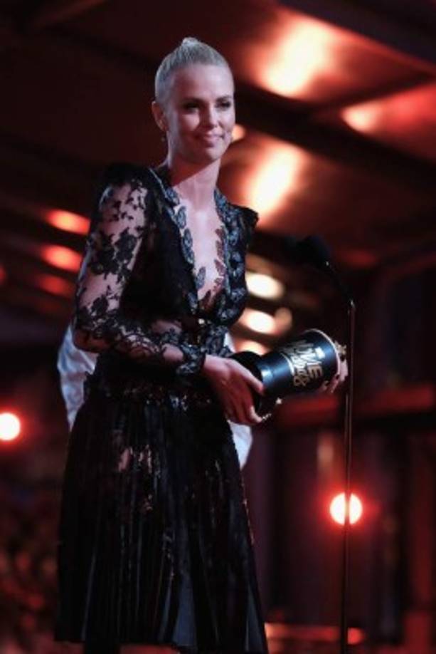 Como Mejor actriz ganó Charlize Theron por 'Mad Max: Fury Road'.