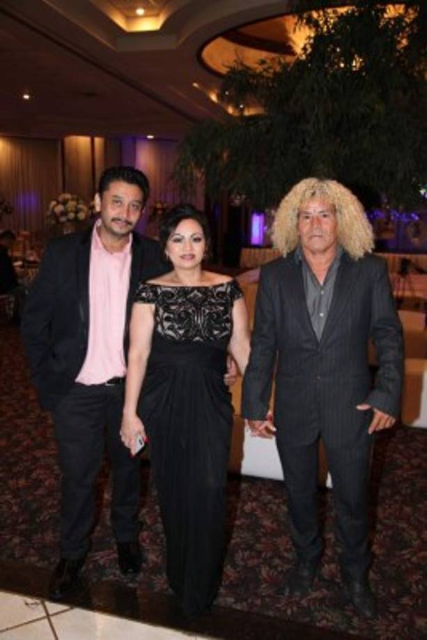 Julio Rodríguez con Nancy y Orlando Campos.