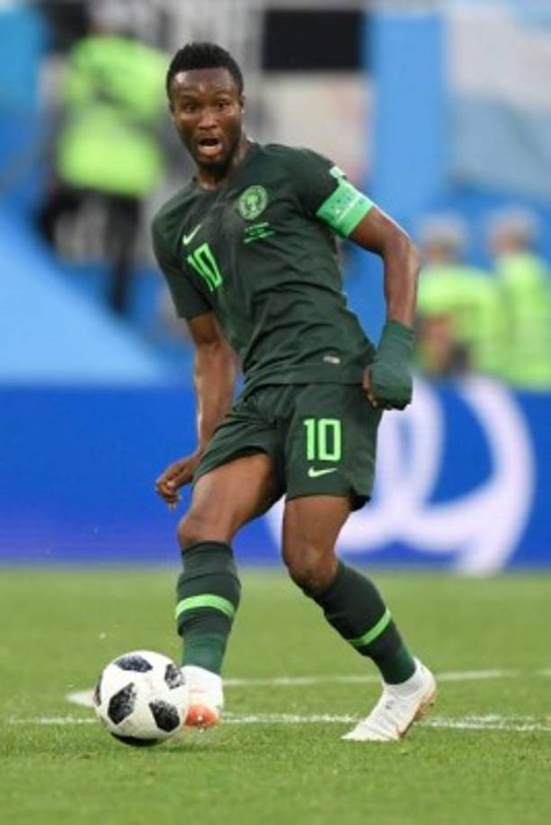 John Obi Mikel ahora juega en China, pero tiene un pasado por la Liga Premier con el Chelsea, es el capitán de Nigeria.