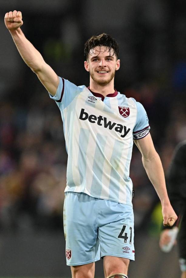 Manchester United sigue intentando generar un equipo competitivo a base de millones y ahora está dispuesto a romper su récord para traerse a Old Trafford a Declan Rice, centrocampista que milita en el West Ham.