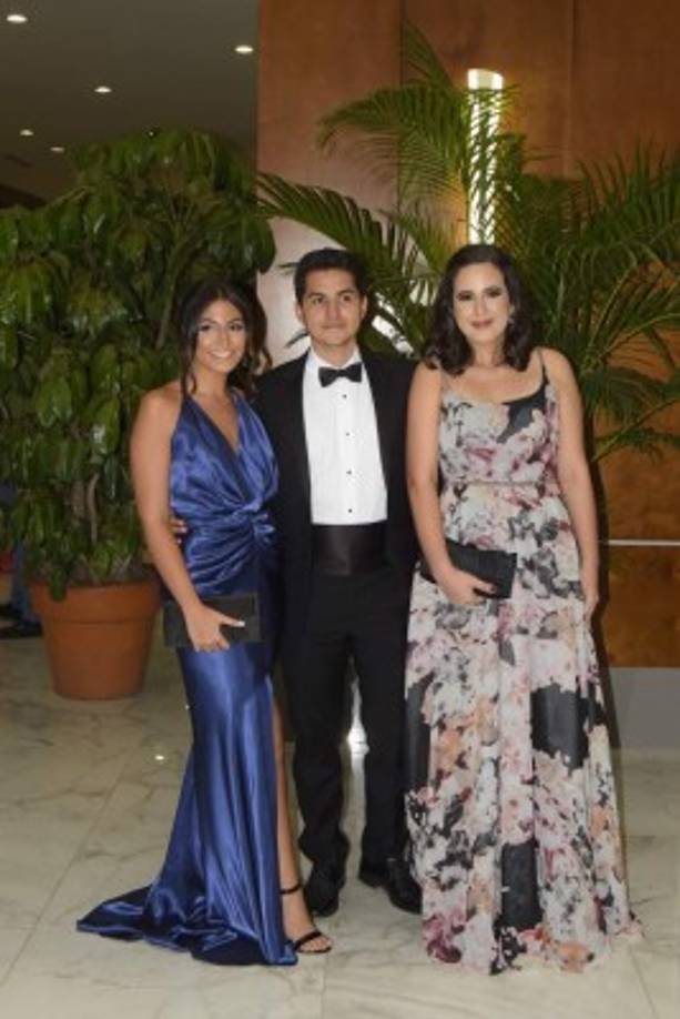 Karina Lara, Luis Nasser y Paulina Hawit.